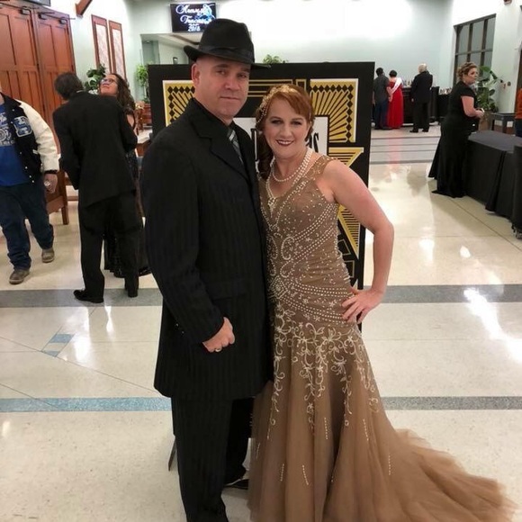 Dresses & Skirts - Formal gown size 8